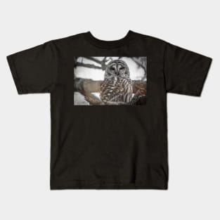 Barred owl in black and white Kids T-Shirt